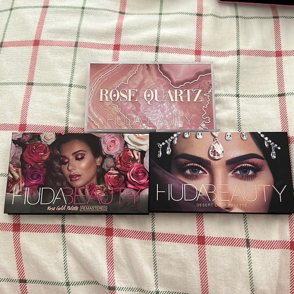 Huda Beauty eyeshadow palettes trio